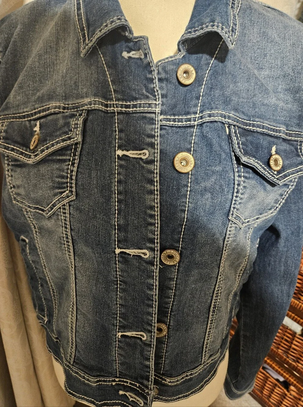 Maurices Medium Wash Denim Jacket in Blue Size 0 - Picture 7 of 9